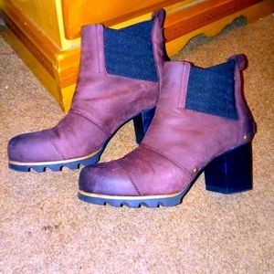 SOREL woman's heeled rain boots size 9